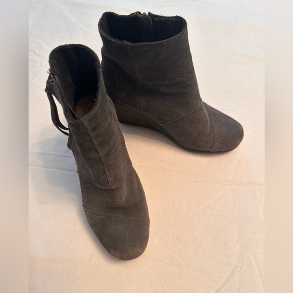 Tom’s Desert Wedge Boots Dark Gray Suede Size 8 - Picture 9 of 13